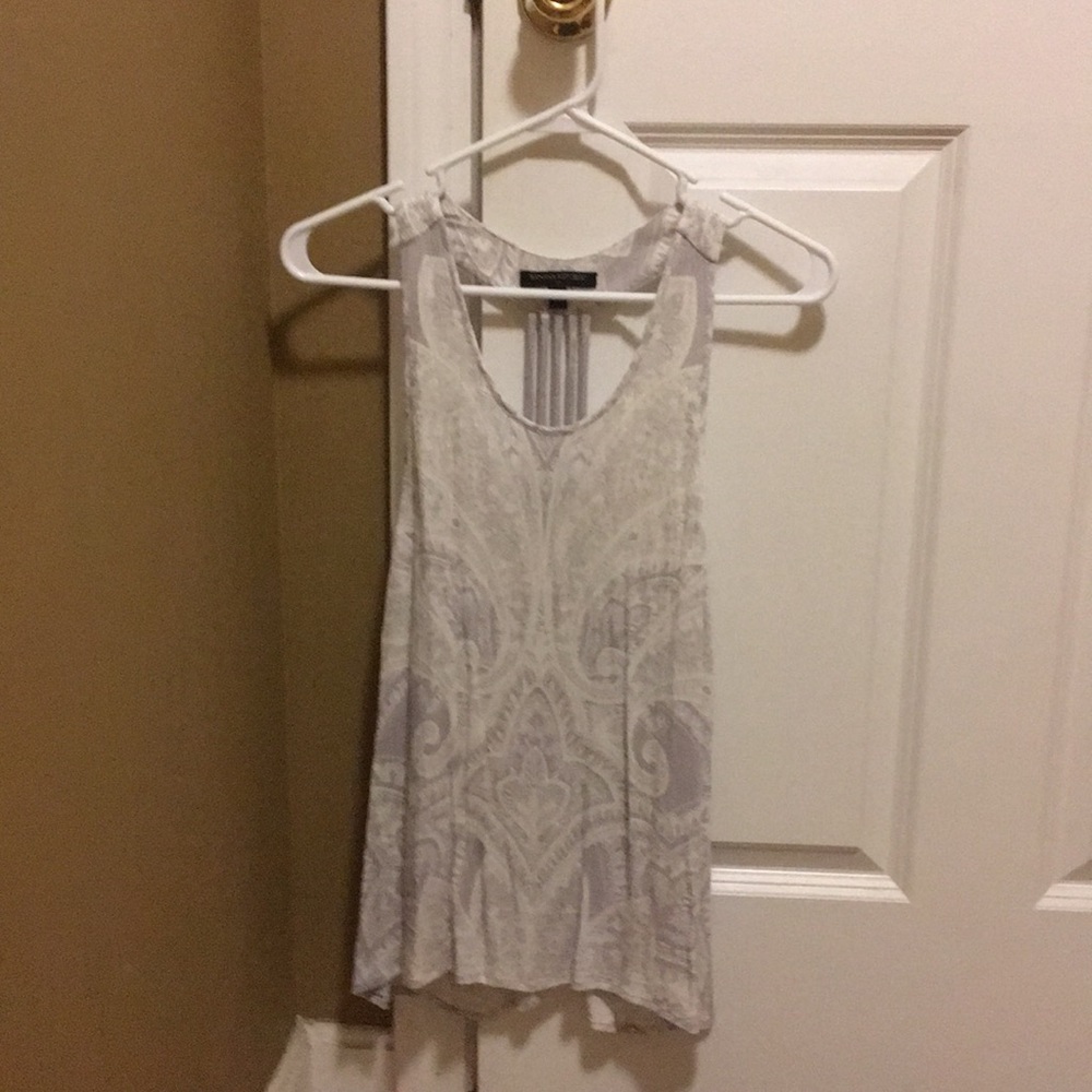 Sleeveless dress shirt